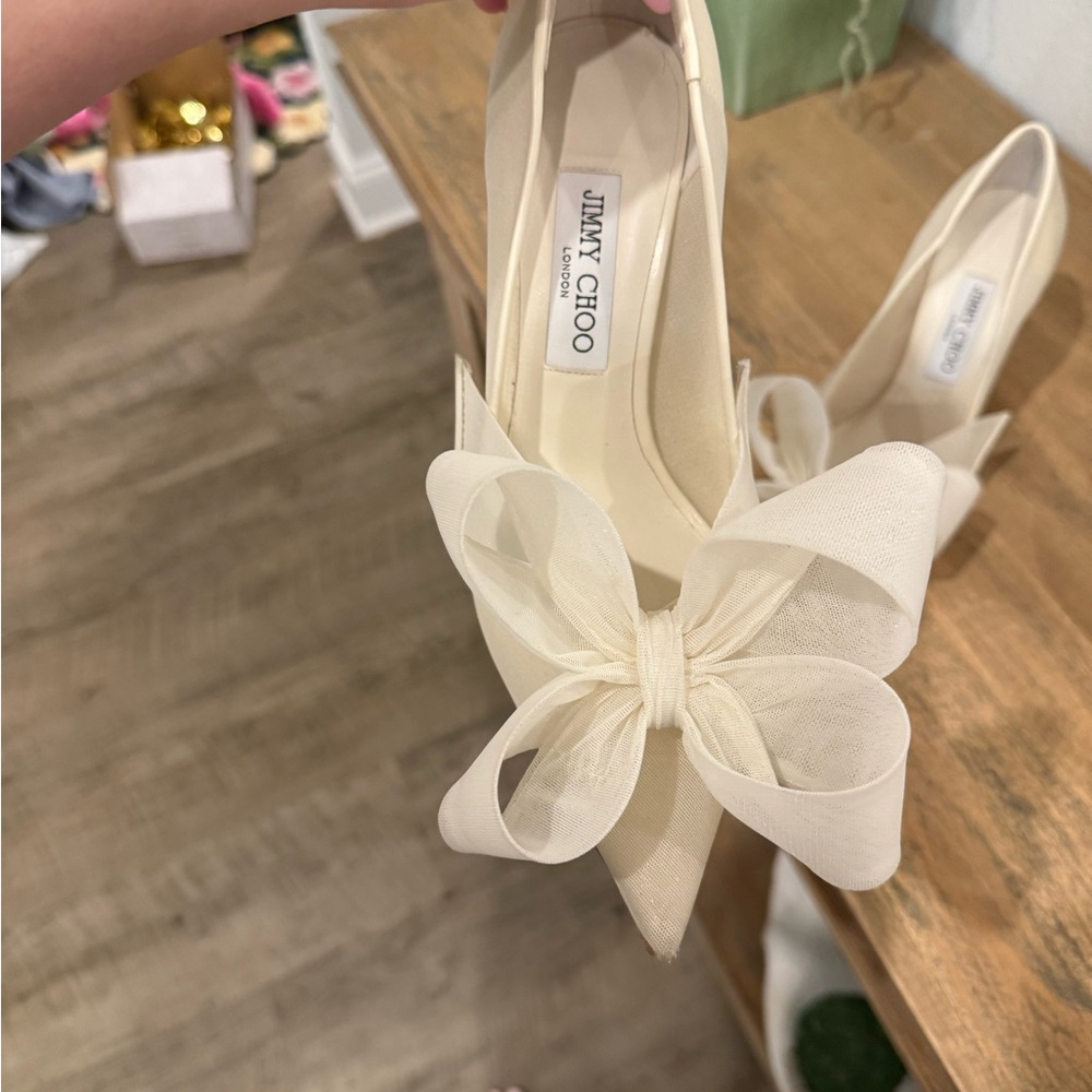 Jimmy Choo Ivory Bow Heels - Picture 2 of 7